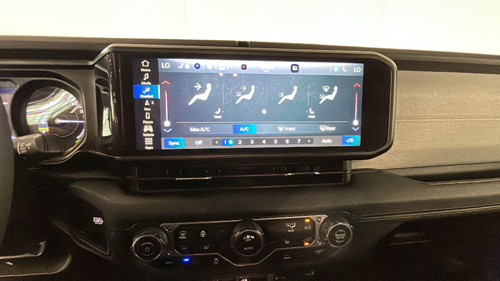 Used 2024 Jeep Wrangler Unlimited Sahara w/ Technology Group AWD/4WD image 27