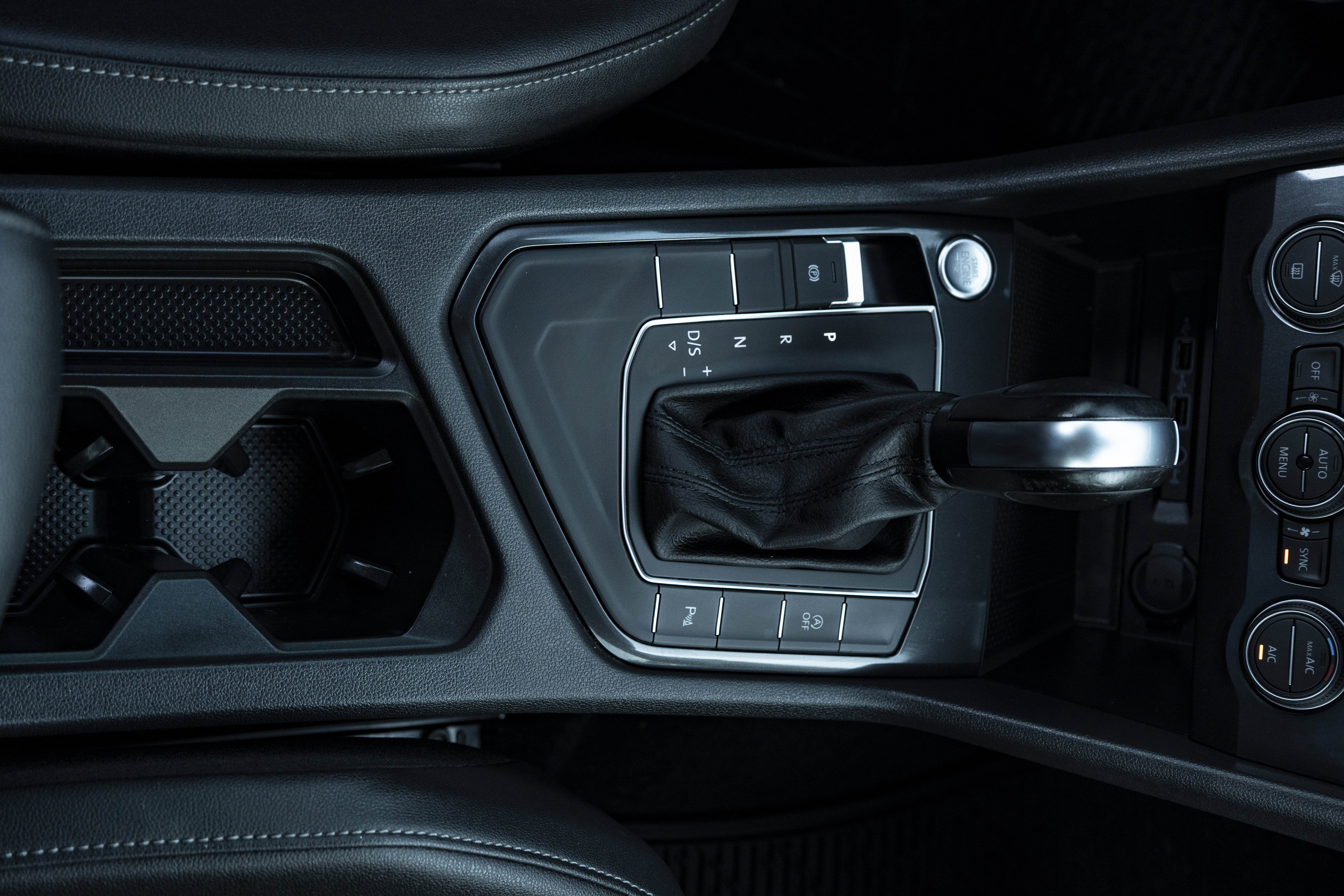Certified 2020 Volkswagen Tiguan SEL FWD image 26