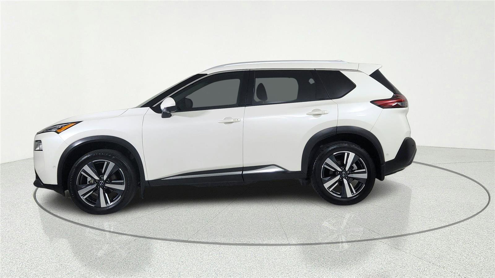 Used 2023 Nissan Rogue SL w/ SL Premium Package AWD/4WD image 3
