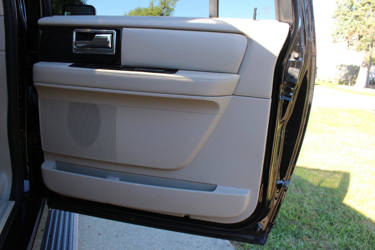 Used 2016 Lincoln Navigator L Select AWD/4WD image 37