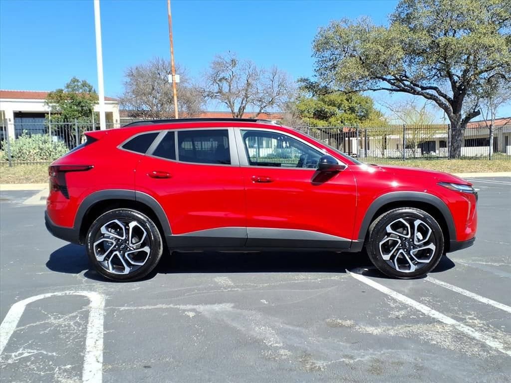 Certified 2026 Chevrolet Trax RS w/ Driver Confidence Package image 5