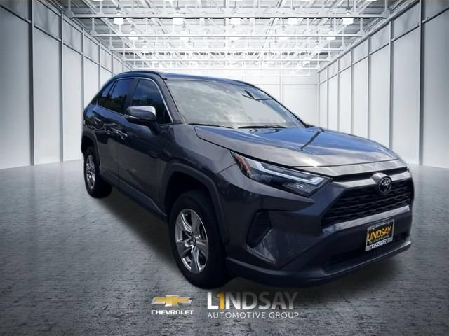Used 2025 Toyota RAV4 XLE AWD/4WD image 3