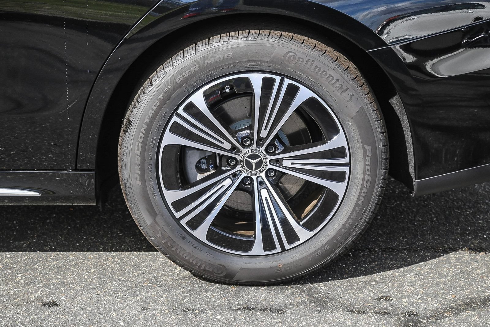 New 2024 Mercedes-Benz E 350 4MATIC Sedan image 9