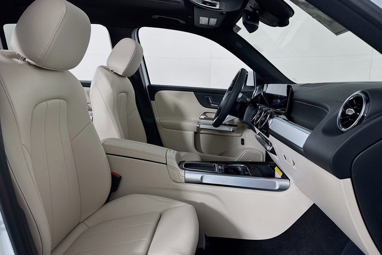 New 2026 Mercedes-Benz GLB 250 image 6