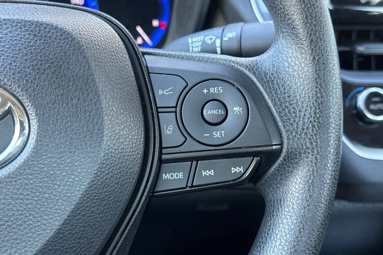 Used 2022 Toyota Corolla LE FWD image 36