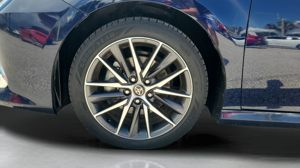 Used 2022 Toyota Camry XLE FWD image 25