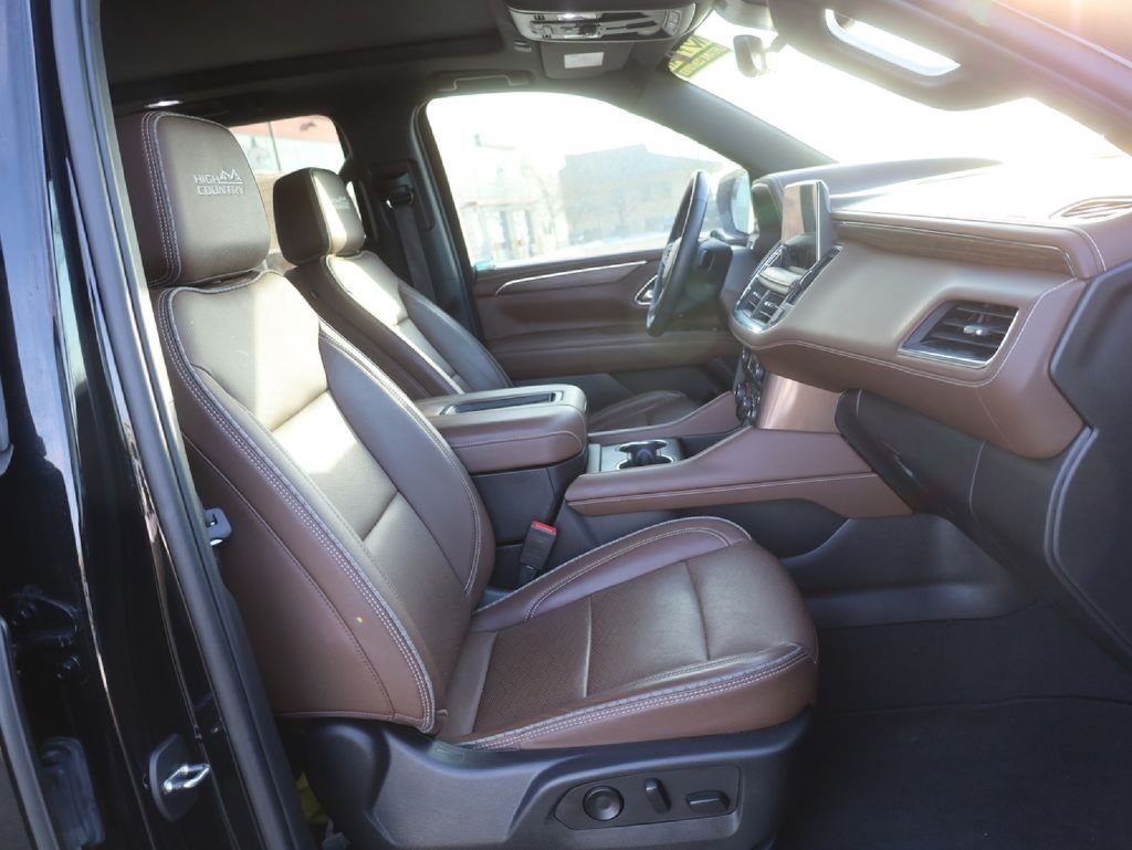 Used 2023 Chevrolet Tahoe High Country AWD/4WD image 15