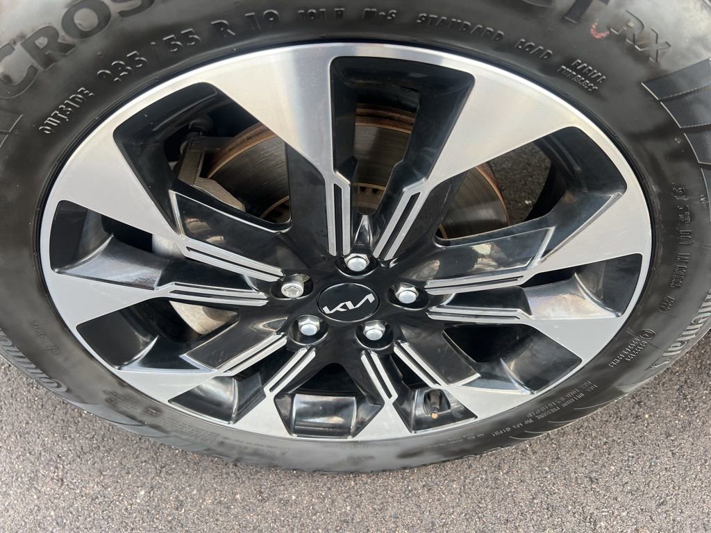 Certified 2023 Kia Carnival EX image 39