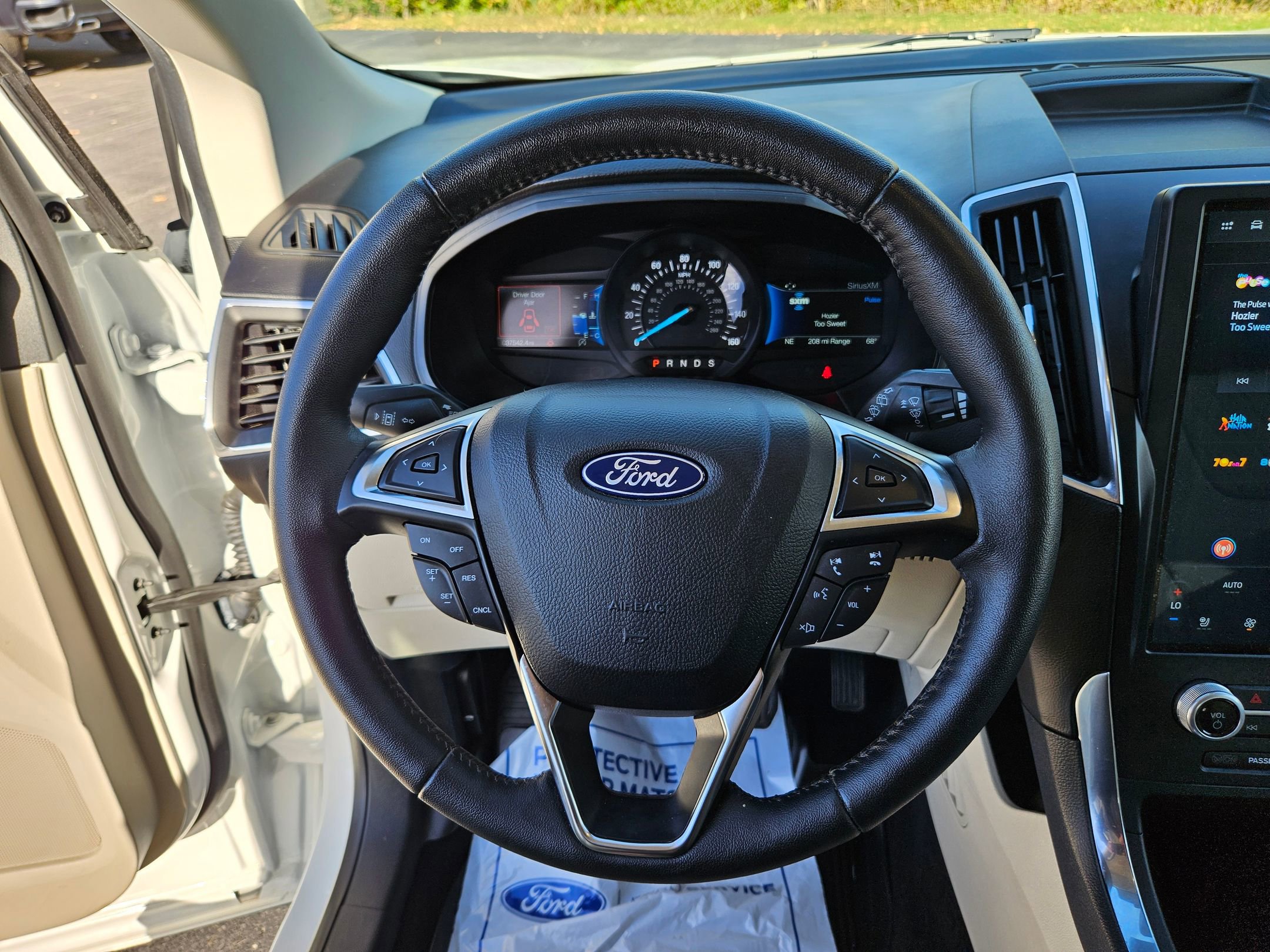 Used 2023 Ford Edge Titanium image 9