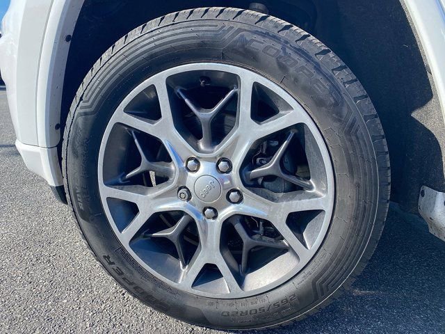 Certified 2019 Jeep Grand Cherokee Overland image 12