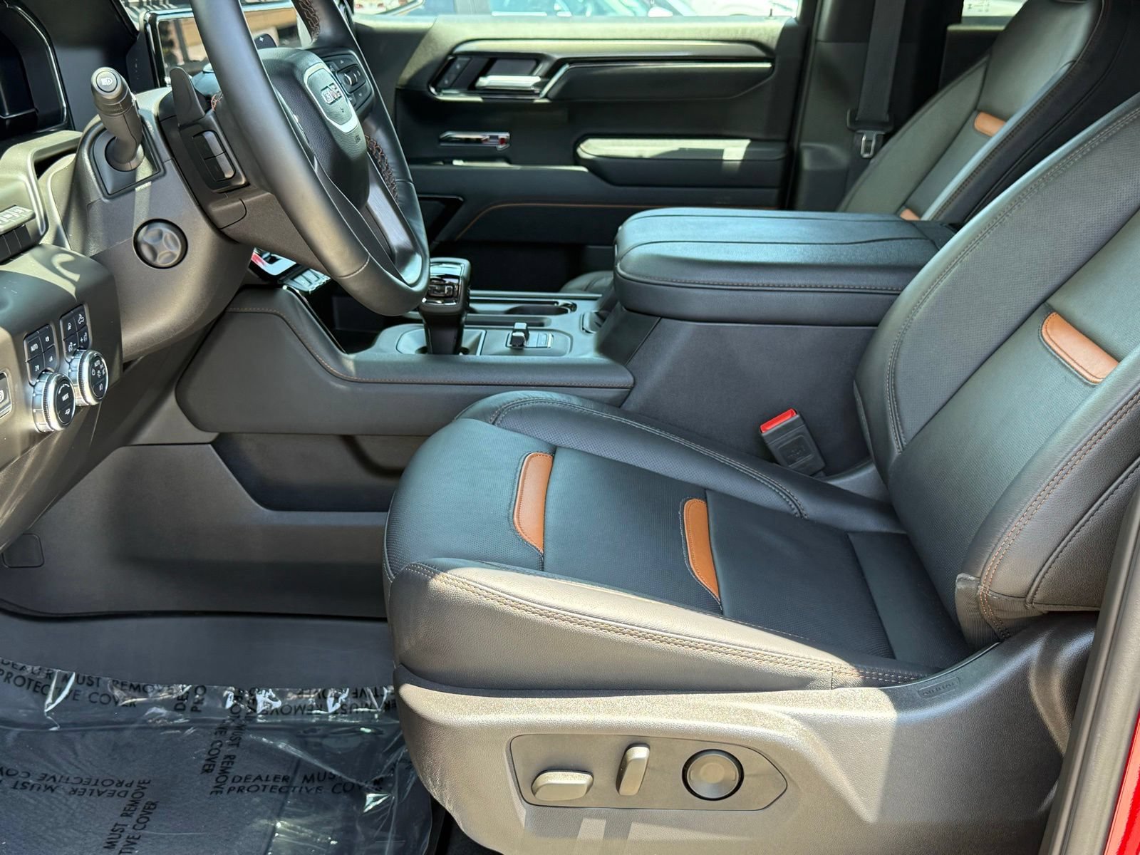 Used 2025 GMC Sierra 1500 AT4 w/ Technology Package AWD/4WD image 24