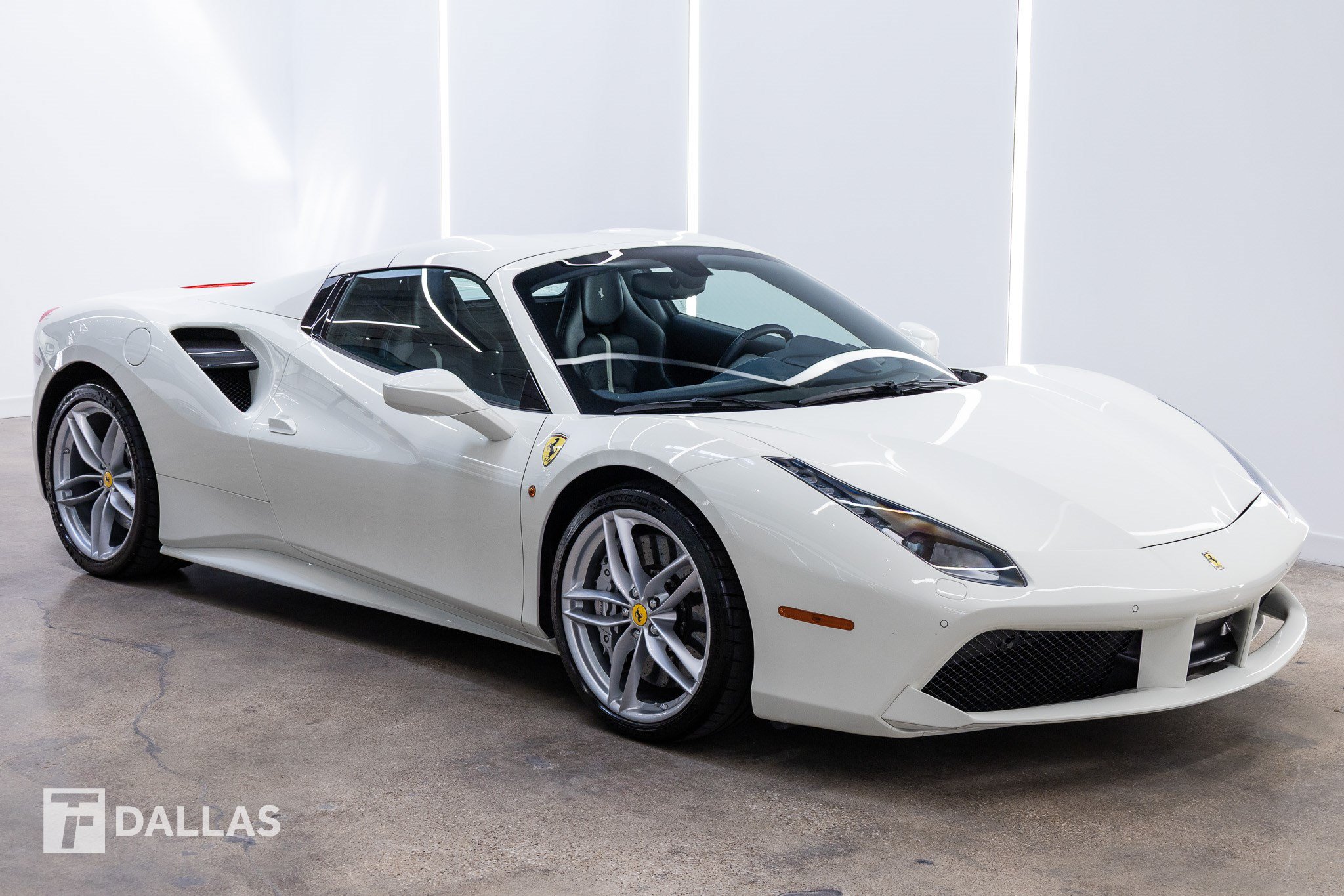 Used 2018 Ferrari 488 Spider RWD image 13