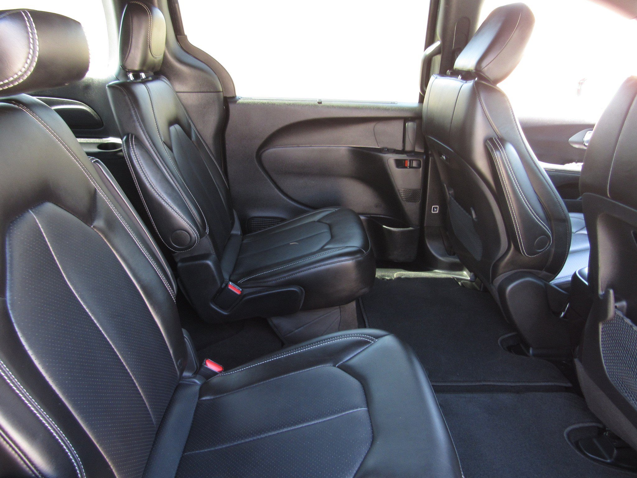 Used 2025 Chrysler Pacifica Select FWD image 11