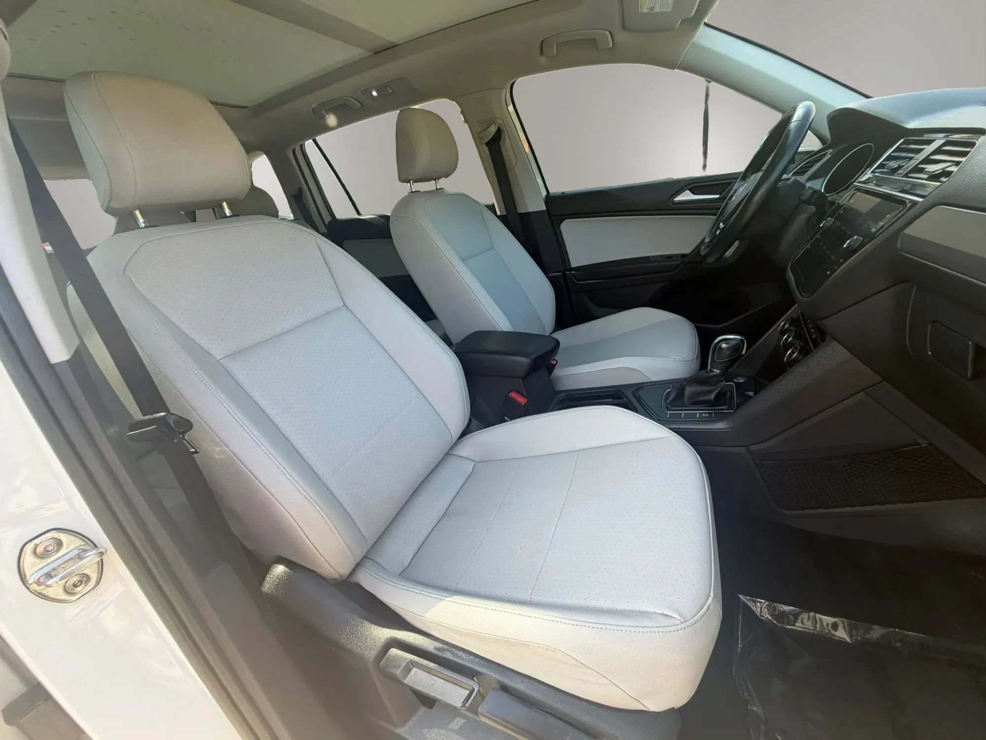 Used 2019 Volkswagen Tiguan SE FWD image 38