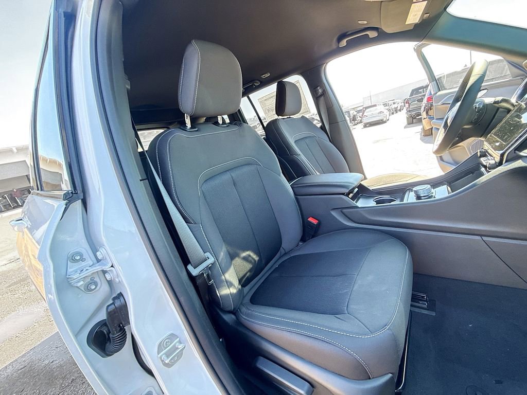 New 2026 Jeep Grand Cherokee Laredo RWD image 31
