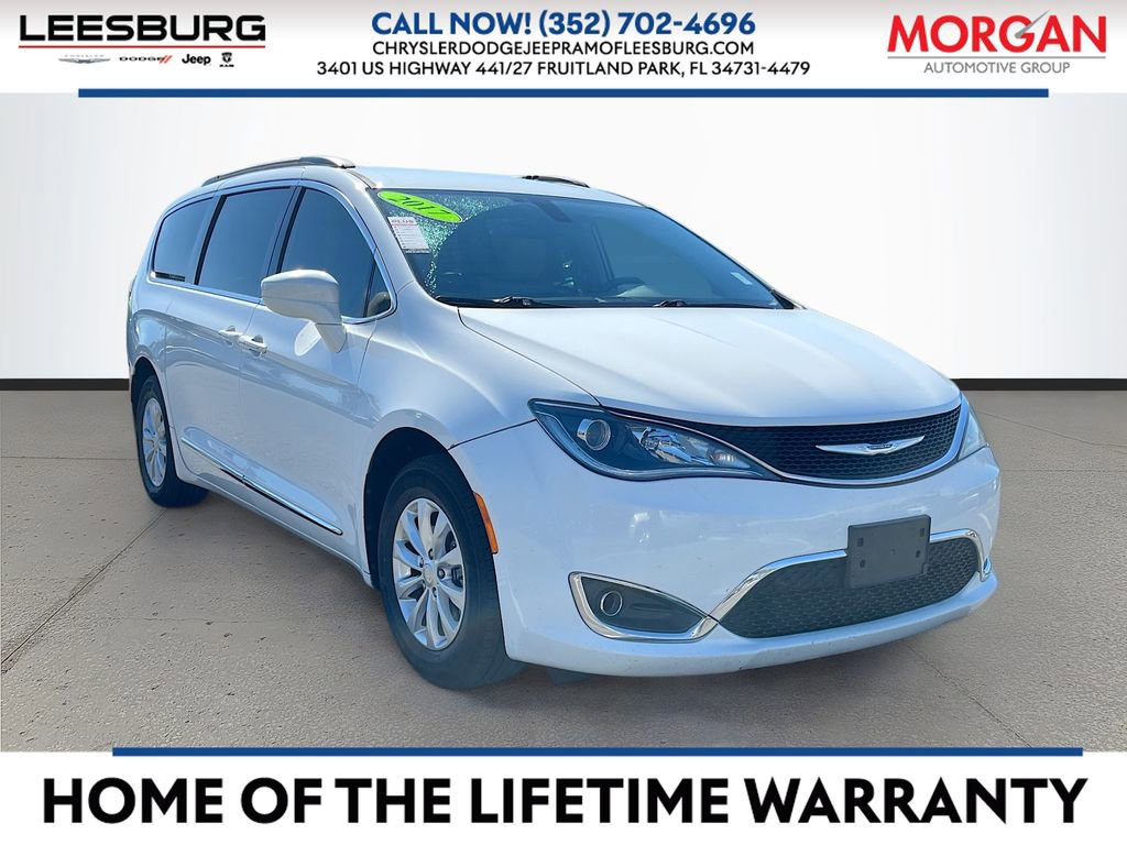 Used 2017 Chrysler Pacifica Touring-L image 1