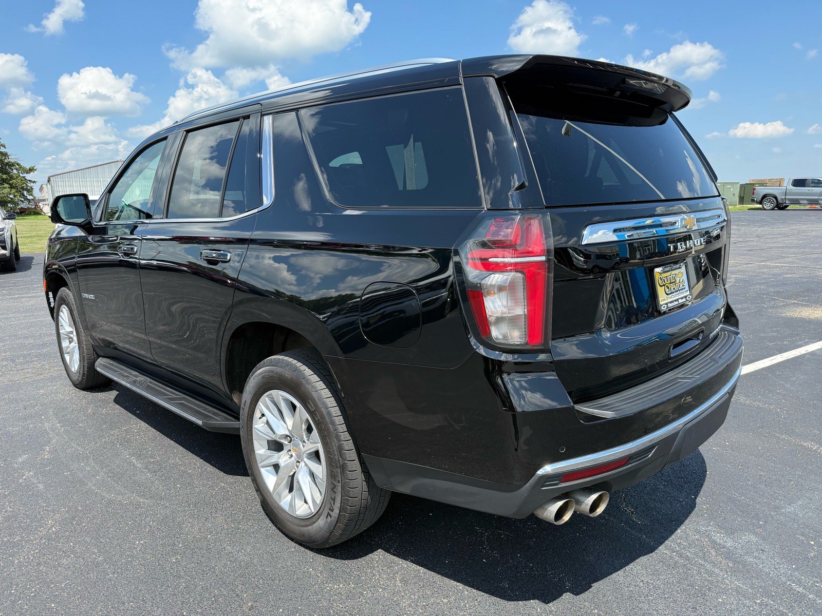 Used 2024 Chevrolet Tahoe Premier w/ Premium Package AWD/4WD image 3