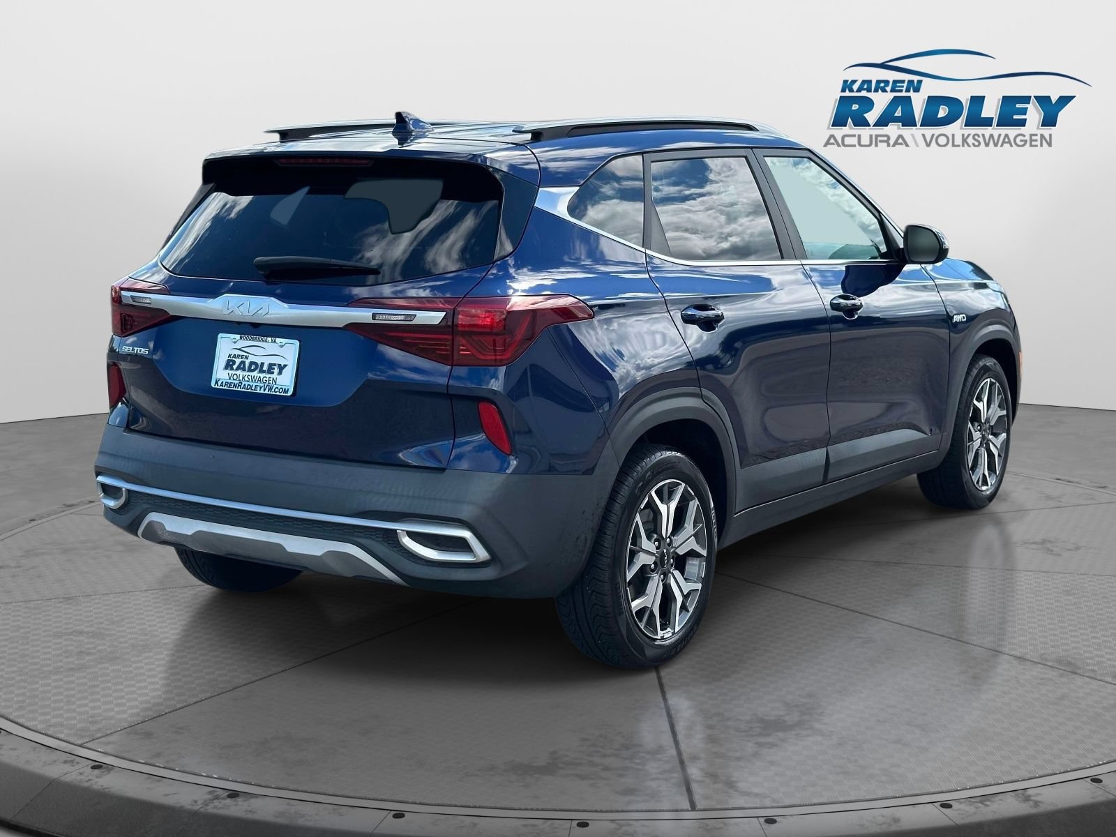 Used 2022 Kia Seltos EX AWD/4WD image 2