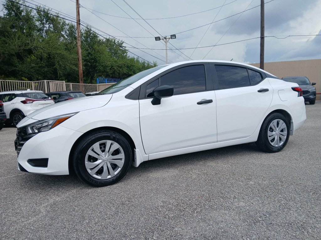 Used 2025 Nissan Versa S w/ Trunk Package FWD image 1