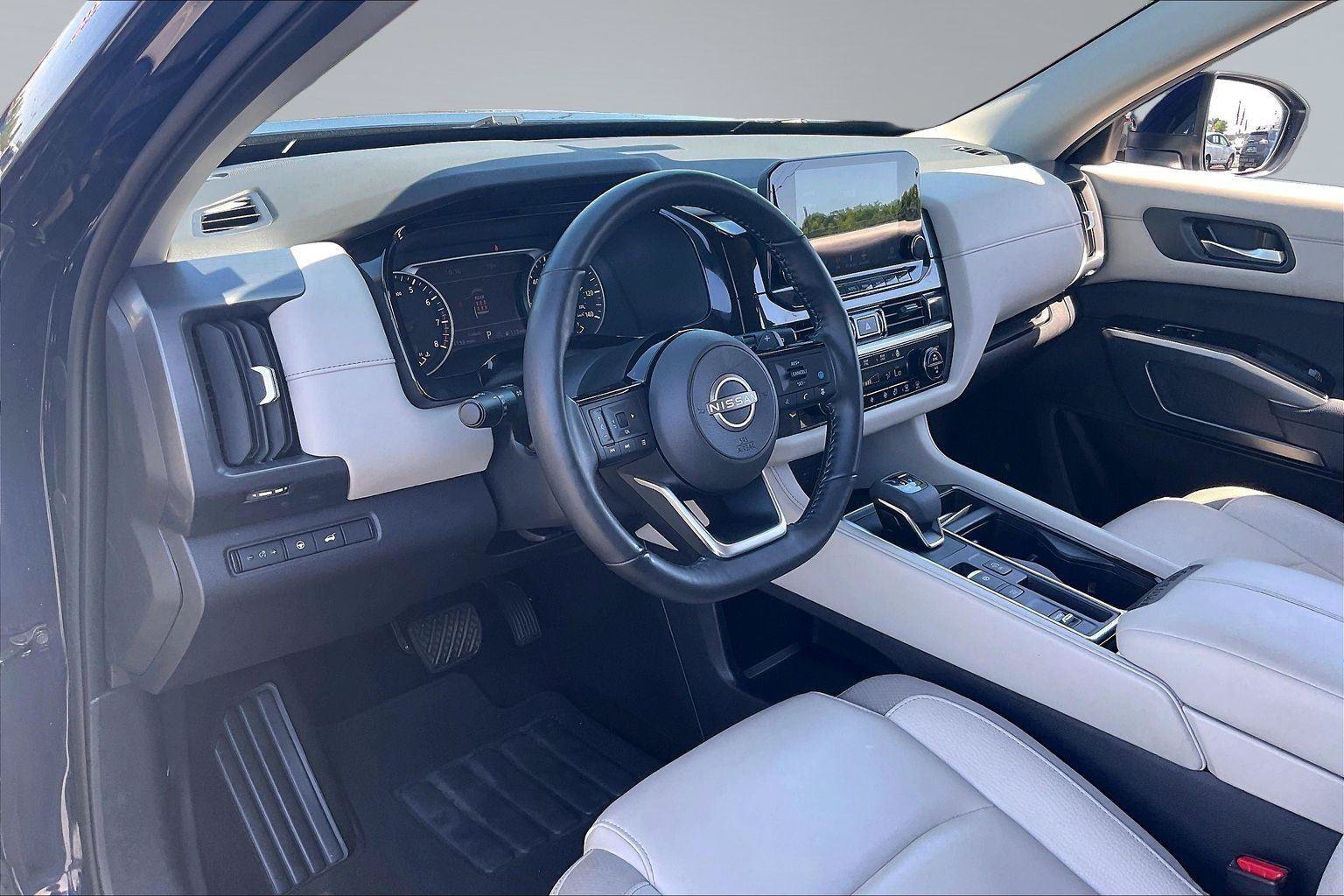 Certified 2024 Nissan Pathfinder SL FWD image 16
