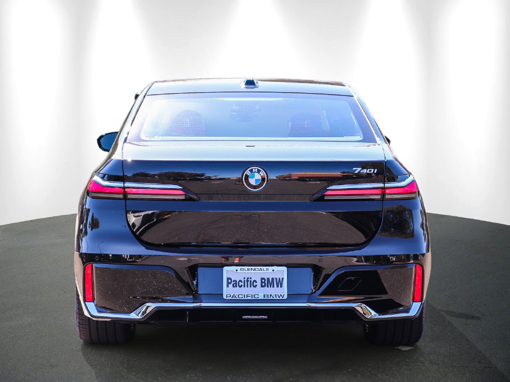 Certified 2026 BMW 740i RWD image 5