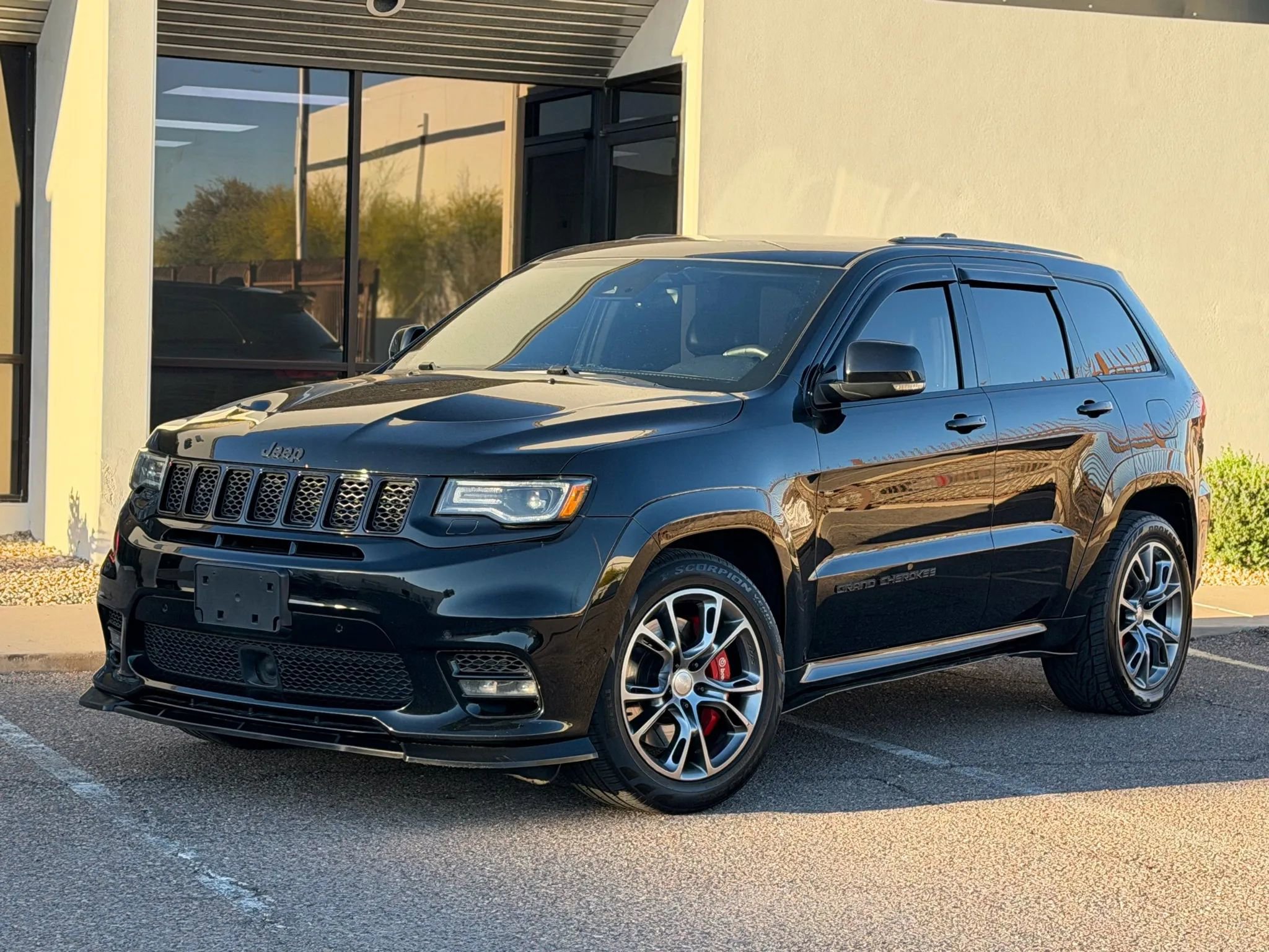 Used 2018 Jeep Grand Cherokee SRT image 1