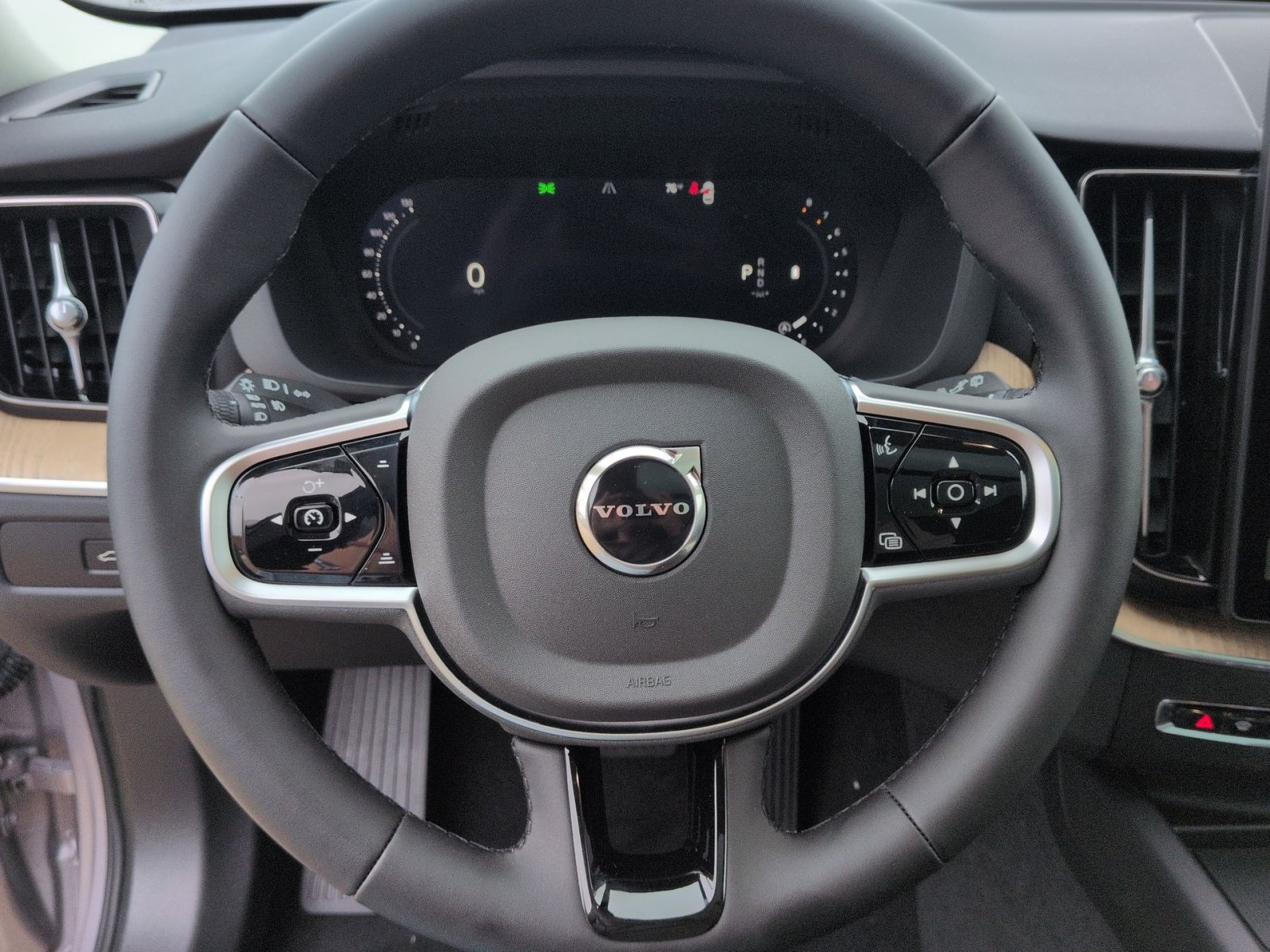 New 2026 Volvo XC60 B5 Plus w/ Protection Package Premier AWD/4WD image 24