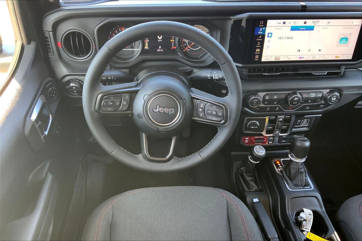 Used 2025 Jeep Gladiator Rubicon w/ Convenience Group AWD/4WD image 6