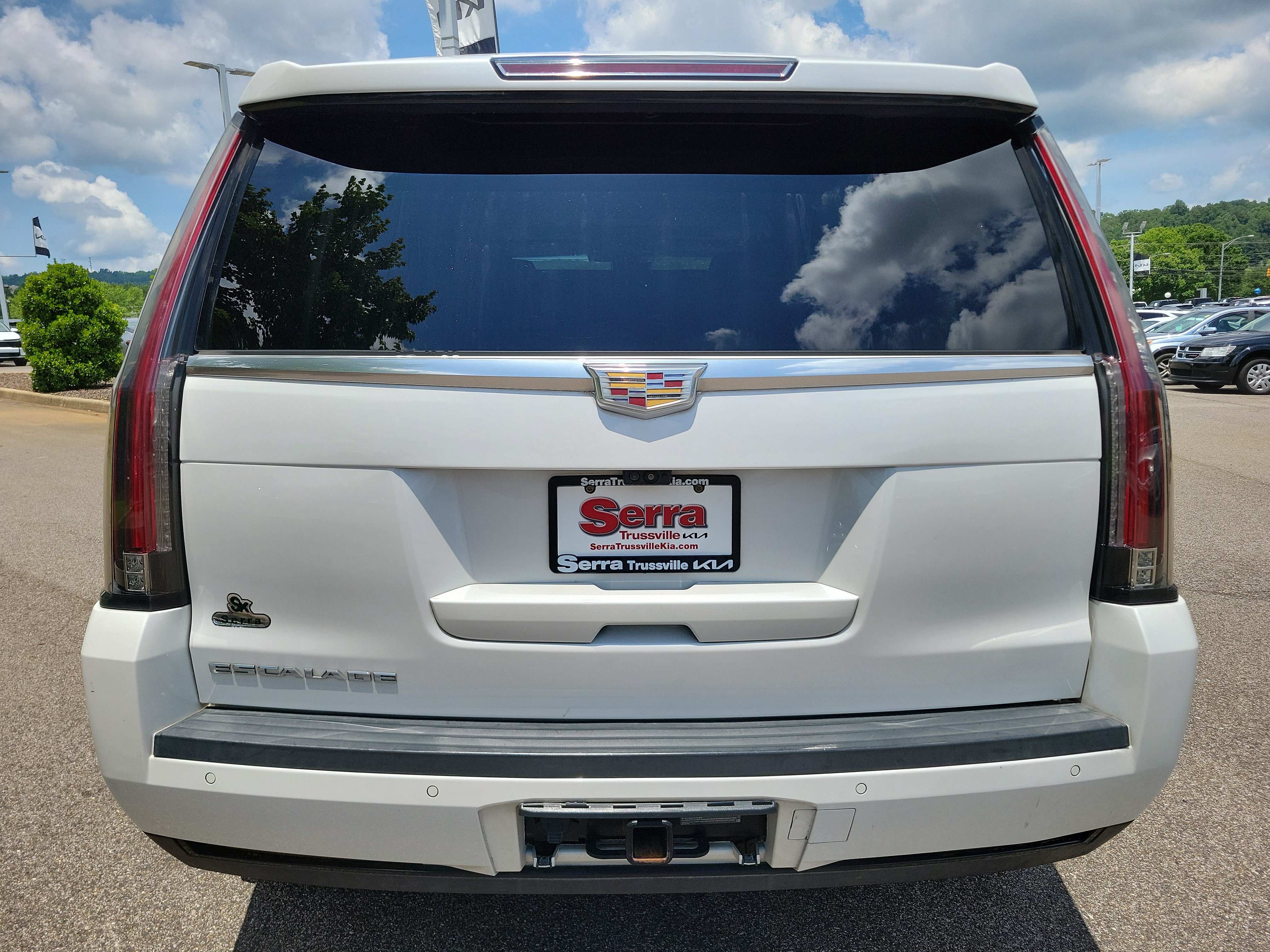 Used 2018 Cadillac Escalade Luxury AWD/4WD image 4