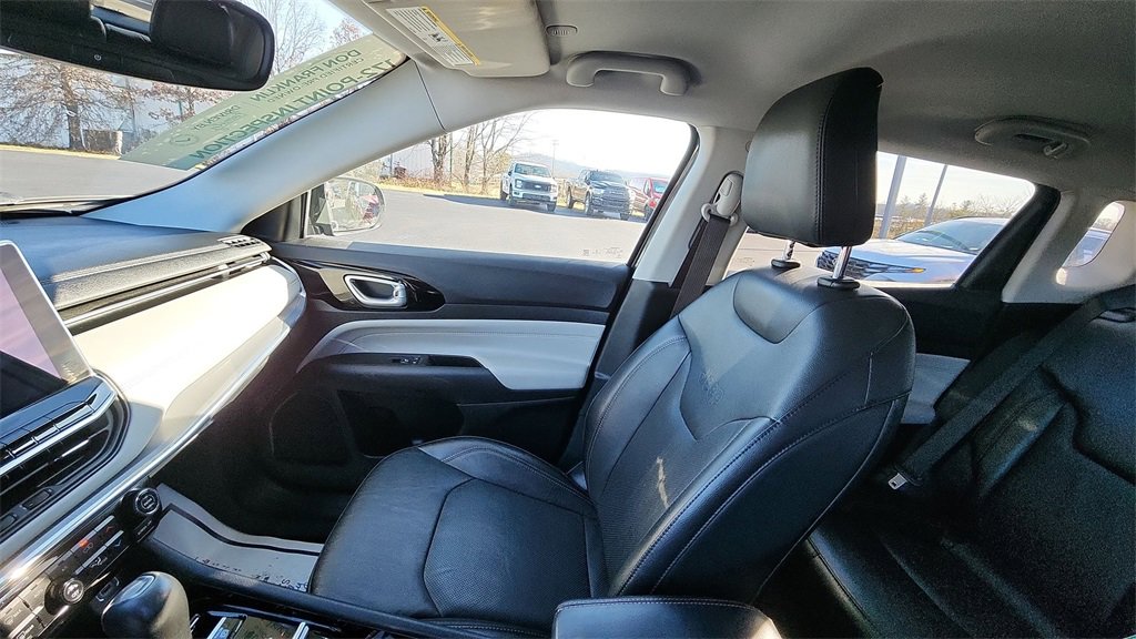 Used 2022 Jeep Compass Limited image 11