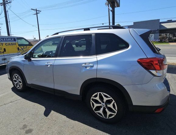 Used 2020 Subaru Forester Premium AWD/4WD image 18