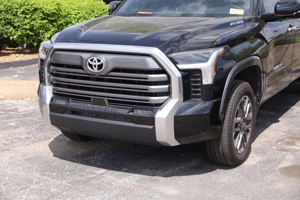 Used 2025 Toyota Tundra Limited AWD/4WD image 2