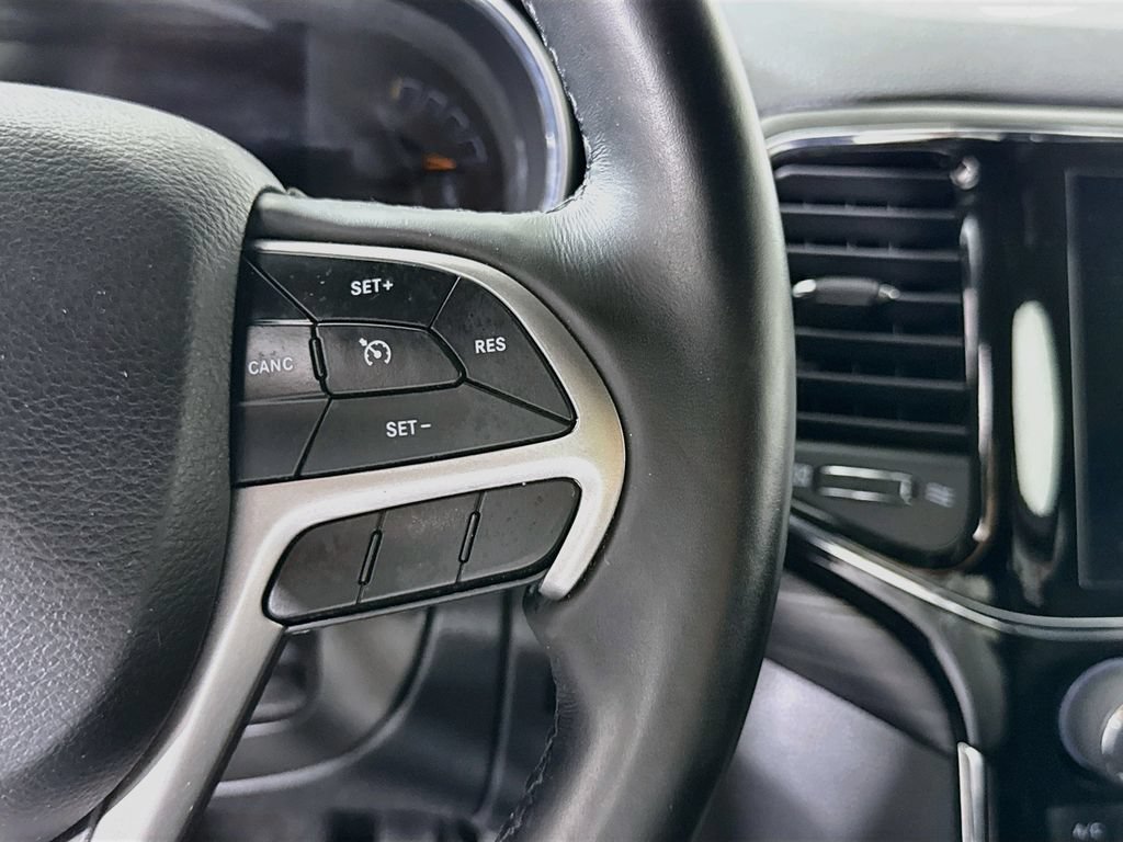 Used 2022 Jeep Grand Cherokee Laredo X AWD/4WD image 23