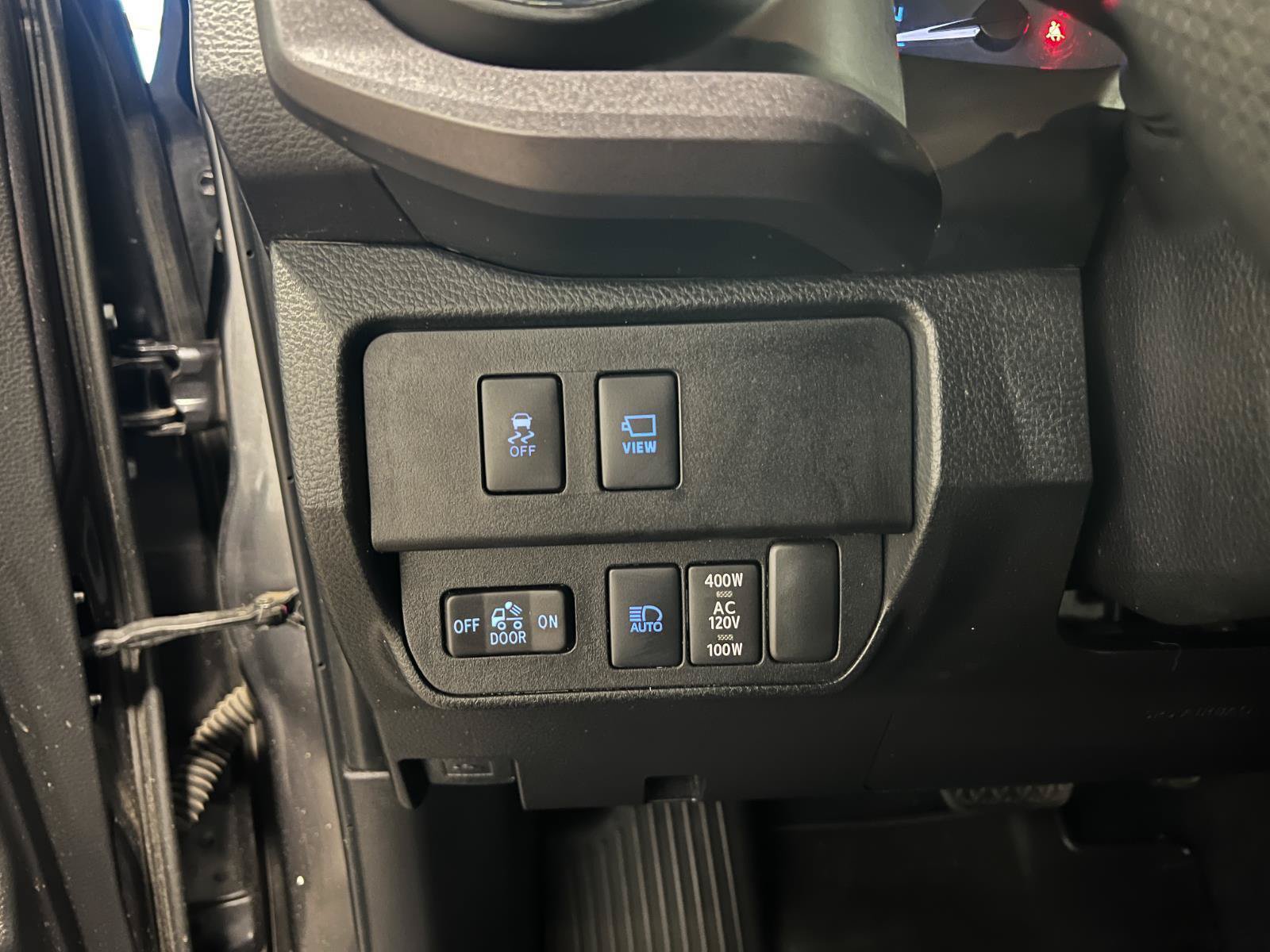 Used 2023 Toyota Tacoma TRD Off-Road w/ Advanced Technology Package AWD/4WD image 15