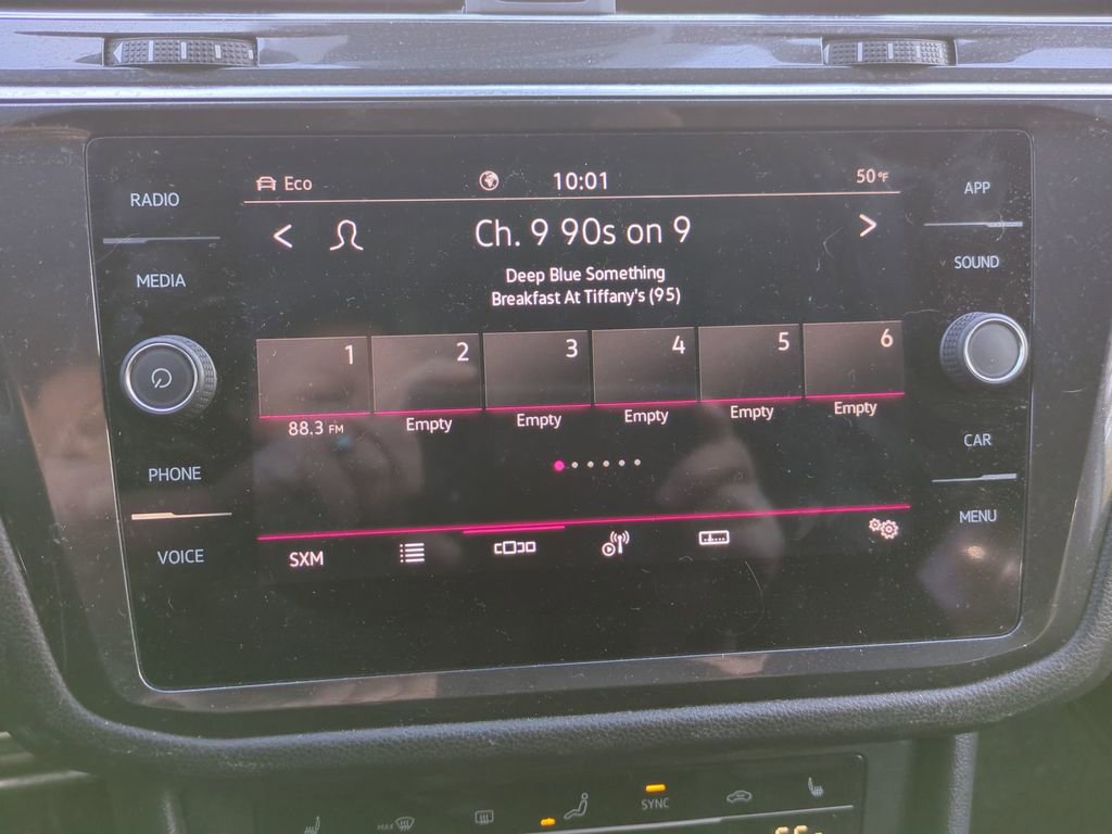 Used 2023 Volkswagen Tiguan SE R-Line image 25