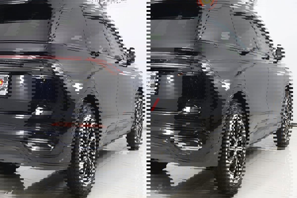 Used 2025 Lincoln Nautilus Reserve AWD/4WD image 58