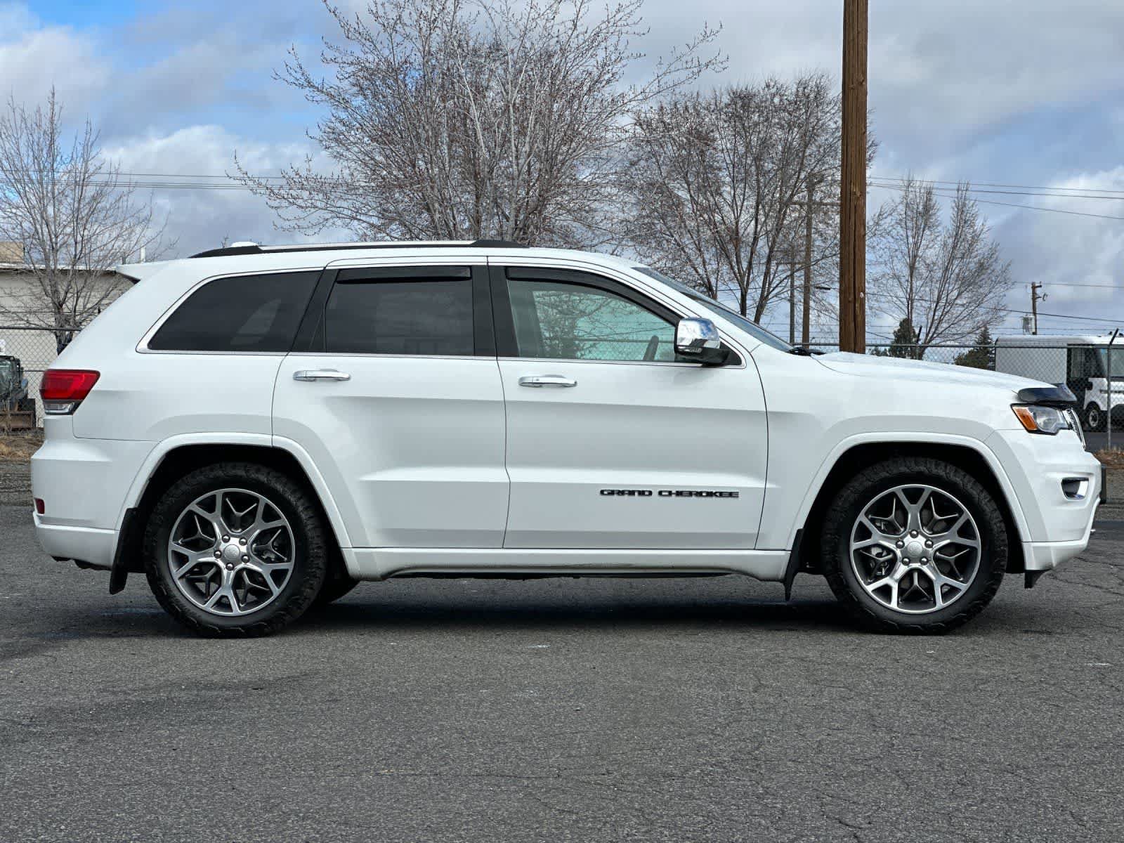 Used 2021 Jeep Grand Cherokee Overland AWD/4WD image 8