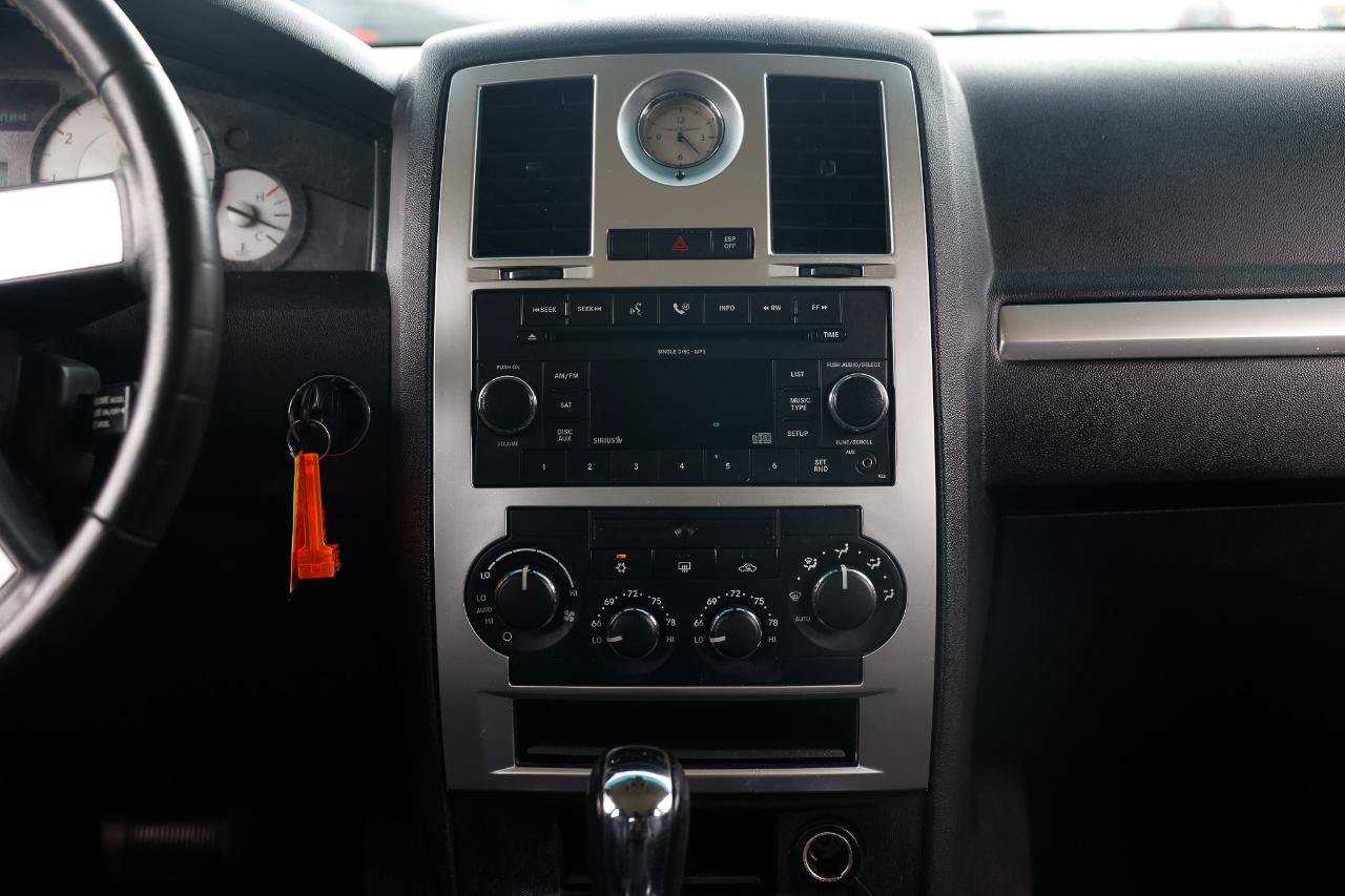 Used 2010 Chrysler 300 Touring RWD image 31