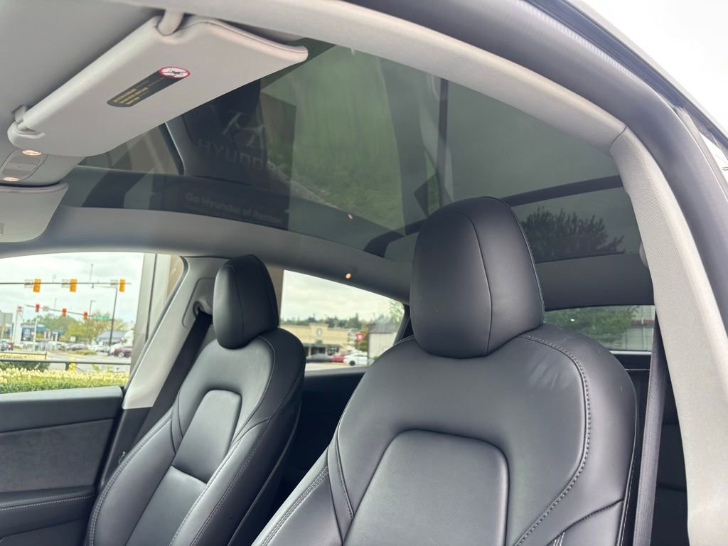 Used 2022 Tesla Model Y Long Range AWD/4WD image 9