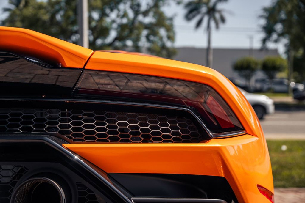 Used 2021 Lamborghini Huracan EVO RWD image 12