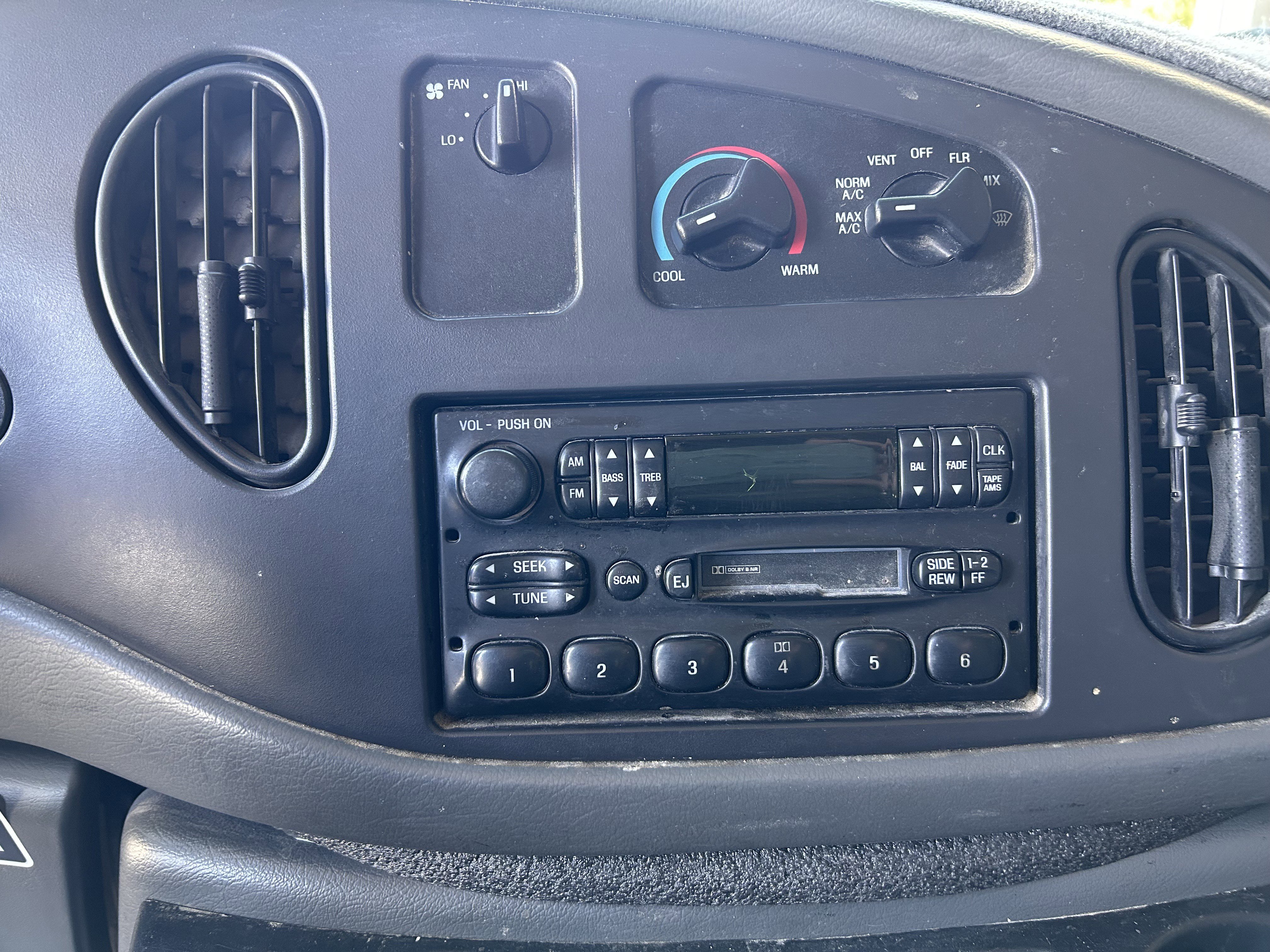 Used 2006 Ford E-250 and Econoline 250 RWD image 7