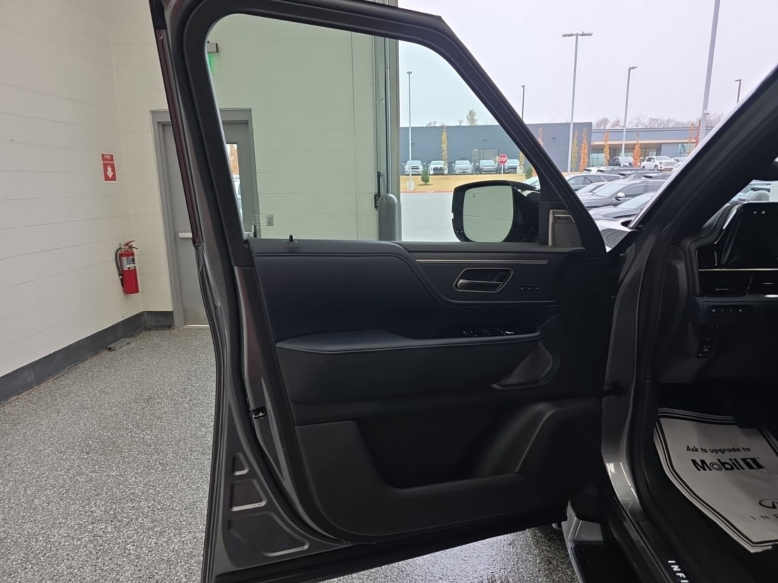 New 2026 INFINITI QX80 4WD image 32