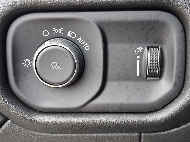 Used 2024 RAM 2500 Tradesman w/ Chrome Appearance Group image 25