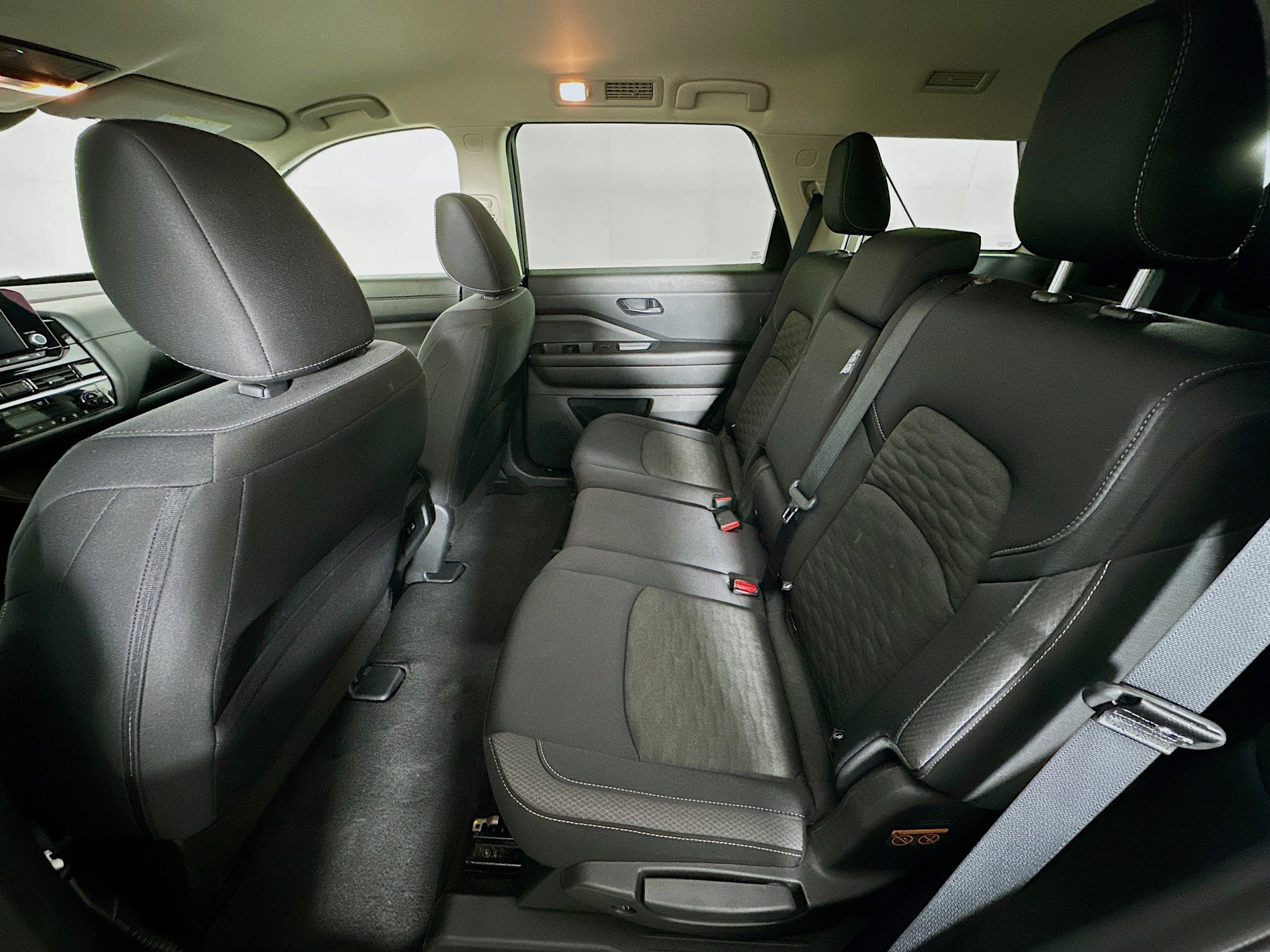 Used 2024 Nissan Pathfinder SV image 27