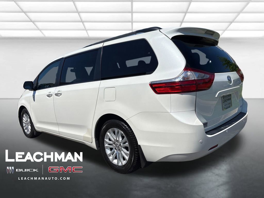 Used 2017 Toyota Sienna XLE Premium FWD image 6