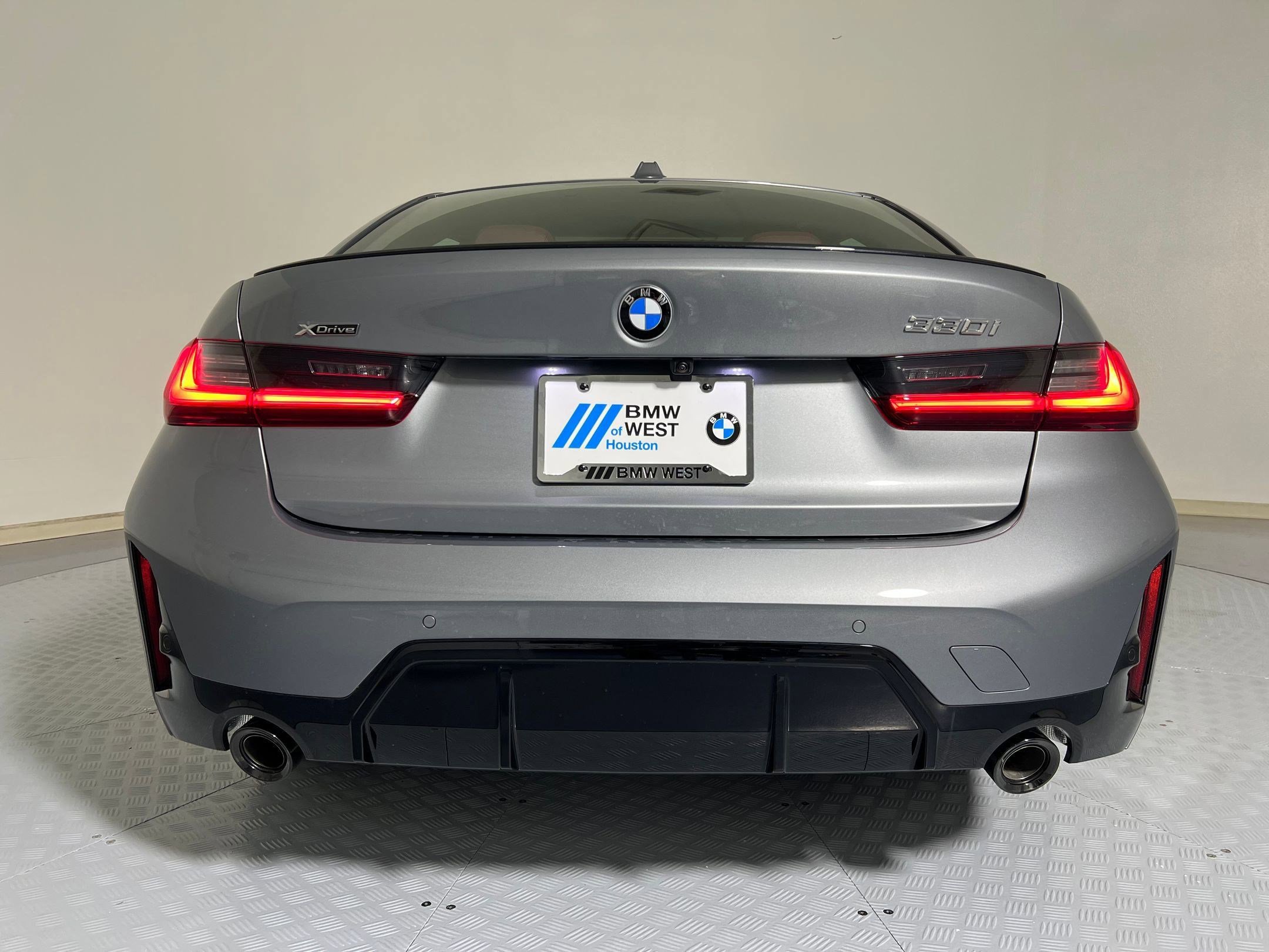 Used 2025 BMW 330i xDrive Sedan w/ M Sport Package AWD/4WD image 9