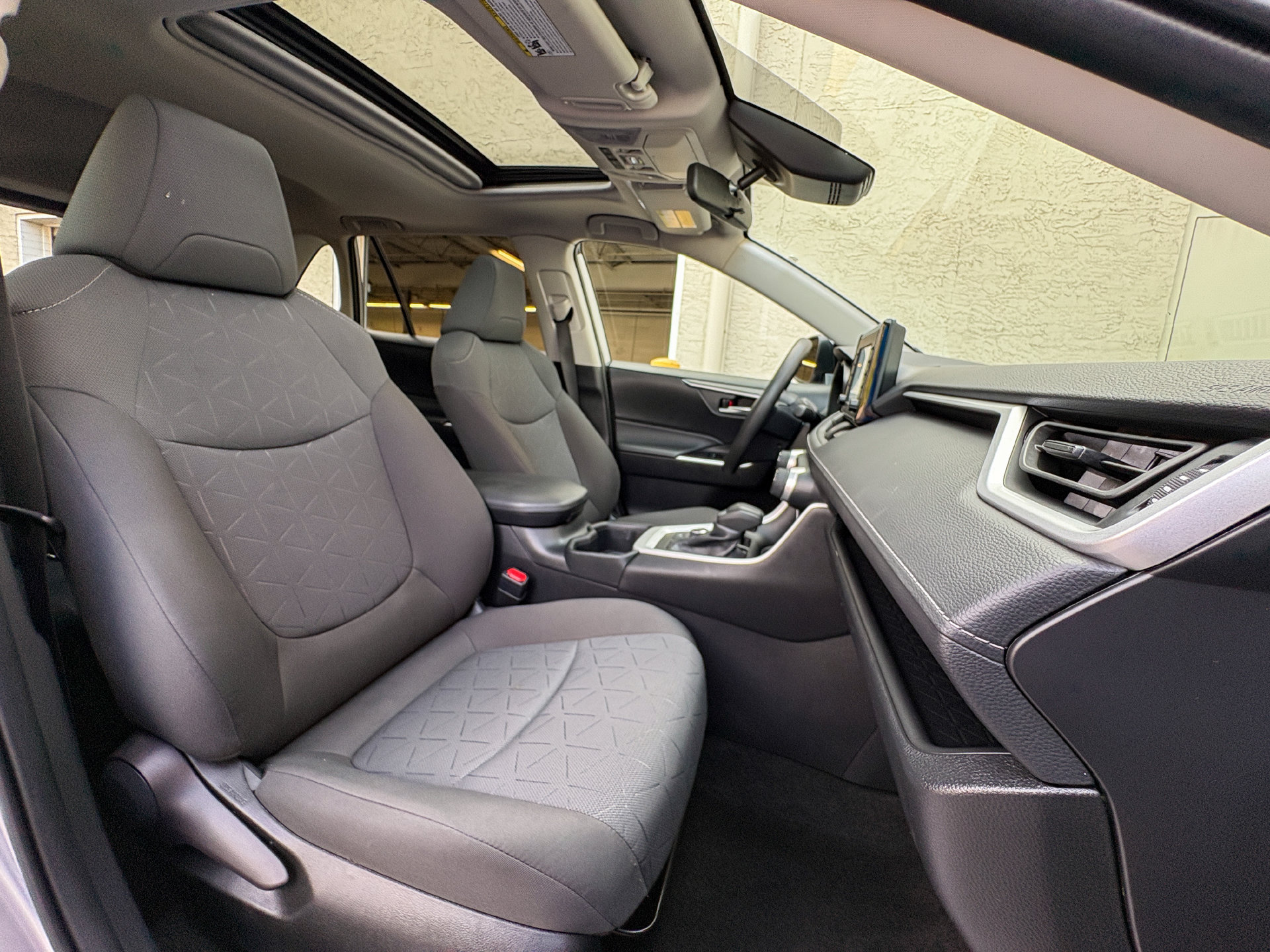 Used 2022 Toyota RAV4 XLE w/ Convenience Package AWD/4WD image 26