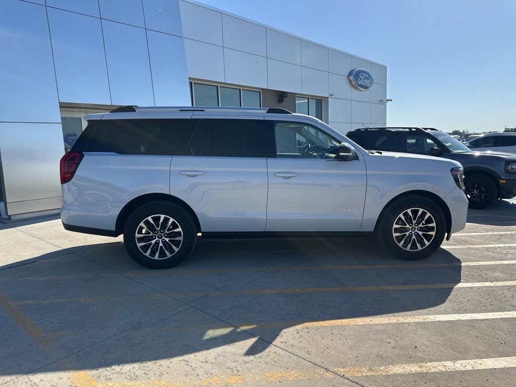 Used 2025 Ford Expedition Platinum AWD/4WD image 8