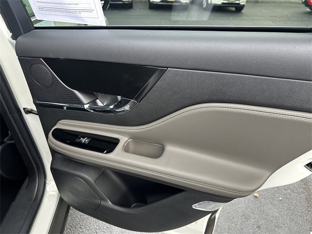 Certified 2024 Lincoln Corsair AWD w/ Equipment Group 101A image 40