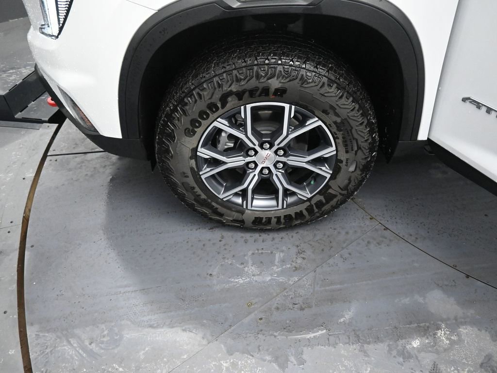 Used 2026 GMC Acadia AT4 image 15